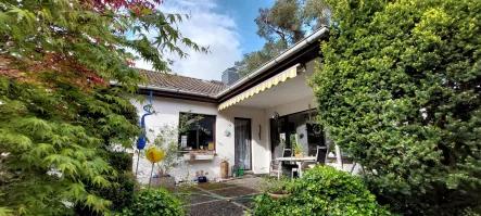 Außenansicht - Haus kaufen in Hambühren - Schöner Bungalow im Grünen