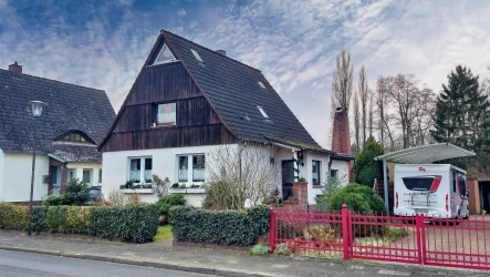 Außenansicht - Haus kaufen in Celle - Einfamilienhaus mit großem Grundstück in Westercelle