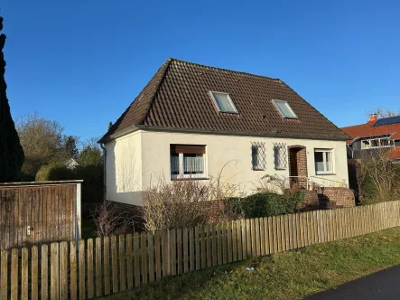 Hausansicht von der Straße - Haus kaufen in Wienhausen - Wohnen im schönen Wienhausen