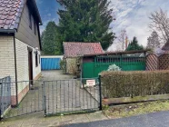 Einfahrt und Garage