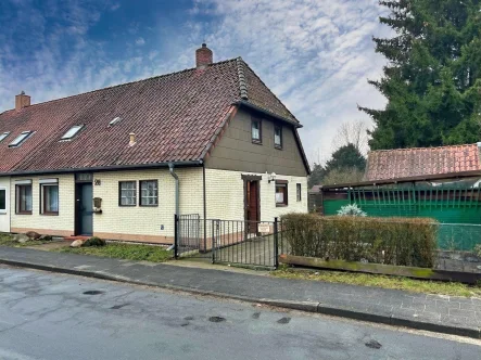 Ansicht von der Straße - Haus kaufen in Faßberg - Sehr ruhige Wohnlage