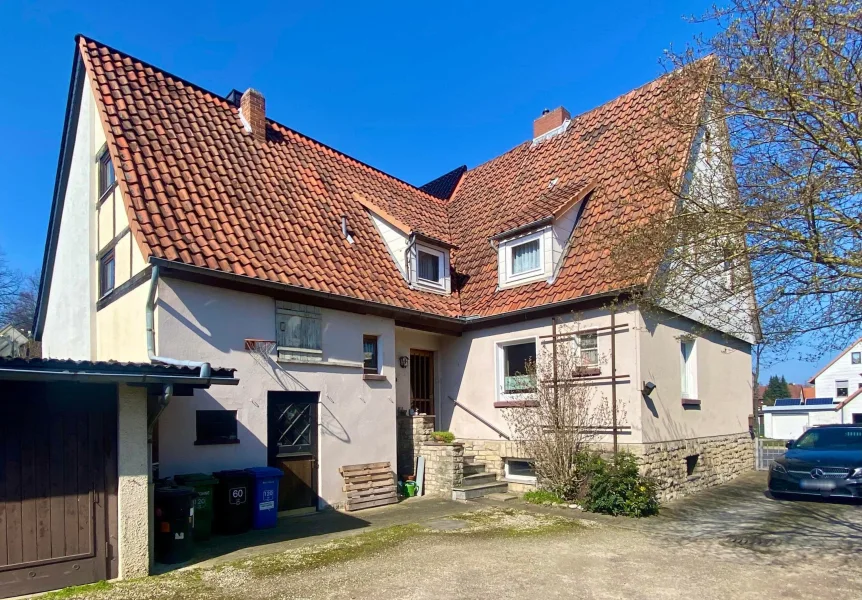 Außenansicht - Haus kaufen in Göttingen - Doppelhaushälfte mit Pkw-Stellplatz in Innenstadtnähe