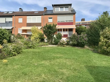 Gartenansicht - Haus kaufen in Göttingen - Saniertes Reihenendhaus mit Garage in Geismar