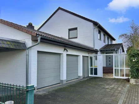 IMG_4257 - Haus kaufen in Rosdorf - Gepflegtes und großzügiges Einfamilienhaus mit zwei Garagen und Carport in Rosdorf