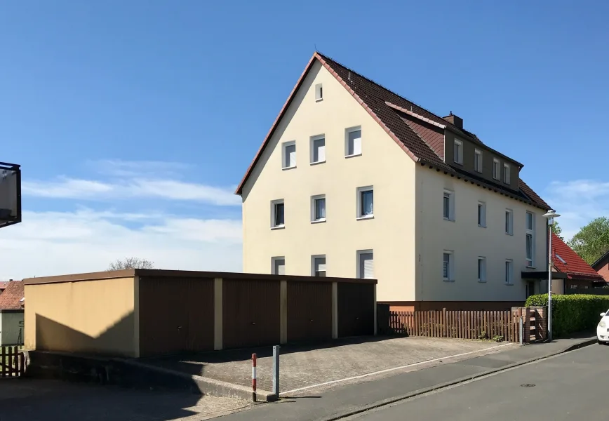  - Haus kaufen in Rosdorf - Attraktive Kapitalanlage - Mehrfamilienhaus mit vier Garagen in Rosdorf