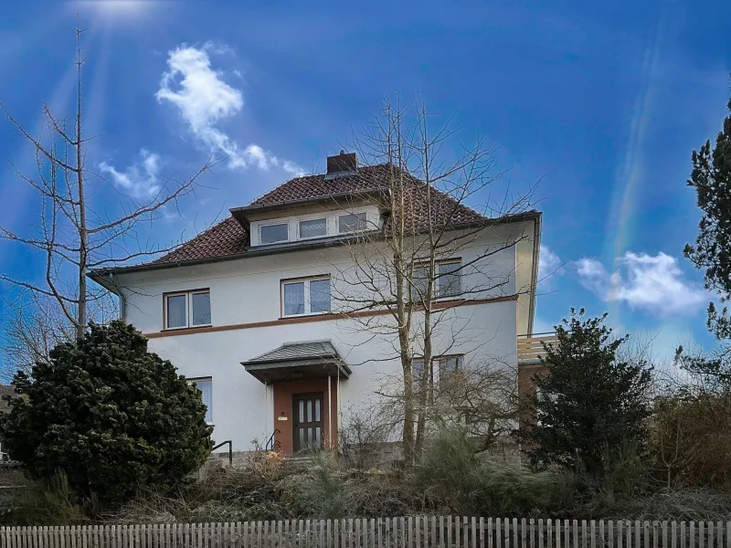 Straßenansicht - Haus kaufen in Hann. Münden - Großzügiges Haus in Hann. Münden mit Fernblick Nähe Kattenbühl, erbaut auf einem Erbpachtgrundstück