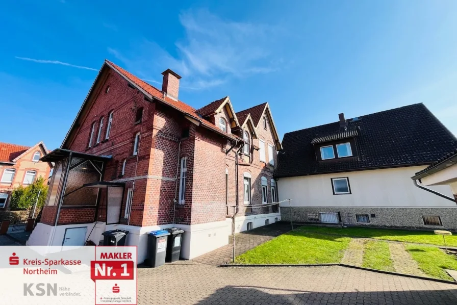 Rückansicht Altbau u. Anbau (Neubau) - Haus kaufen in Northeim - Mehrgenerationenhaus auf einem Eigentumsgrundstück am unteren Wieterviertel!