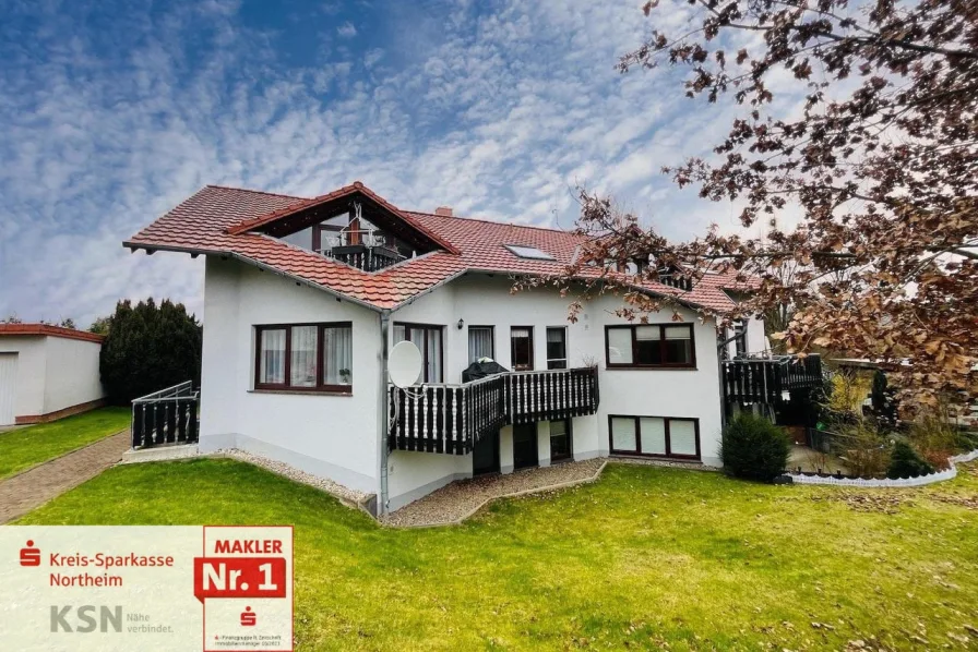 Seitenansicht - Haus kaufen in Landolfshausen - Mehrfamilienhaus mit Carports und Pkw-Stellplätzen in Landolfhausen!