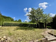 mit Blick auf Feld und Wiesen