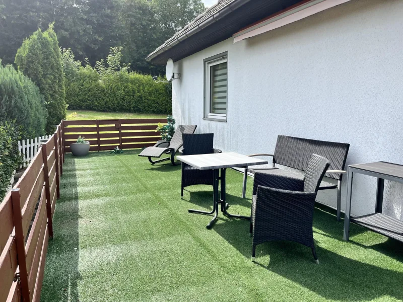 Balkon/Dachterrasse mit Blick zum Garten