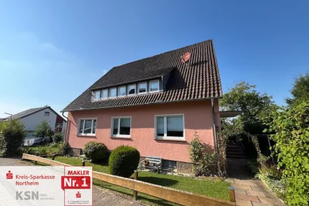 Vorderansicht - Haus kaufen in Northeim - Zweifamilienhaus mit Ausbaureserve in toller Lage!