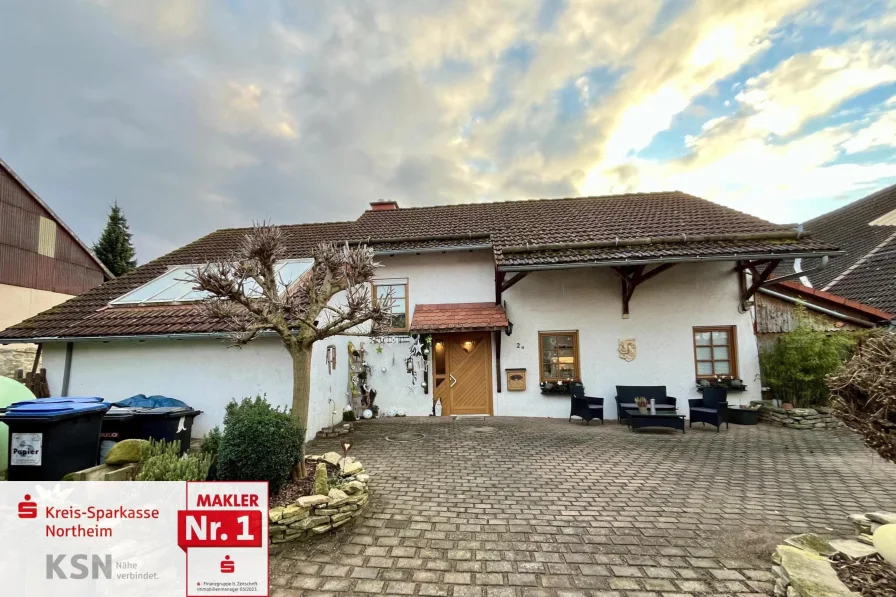 Frontansicht  - Haus kaufen in Northeim - Ihr Wohlfühlort mit zwei Häusern in ländlicher Idylle 