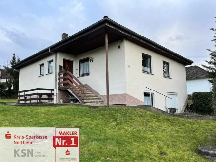 Vorderansicht - Haus kaufen in Northeim - Ansprechender Bungalow im begehrten Wohngebiet auf Erbbaupacht!