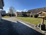 Terrasse mit Blick in den Garten