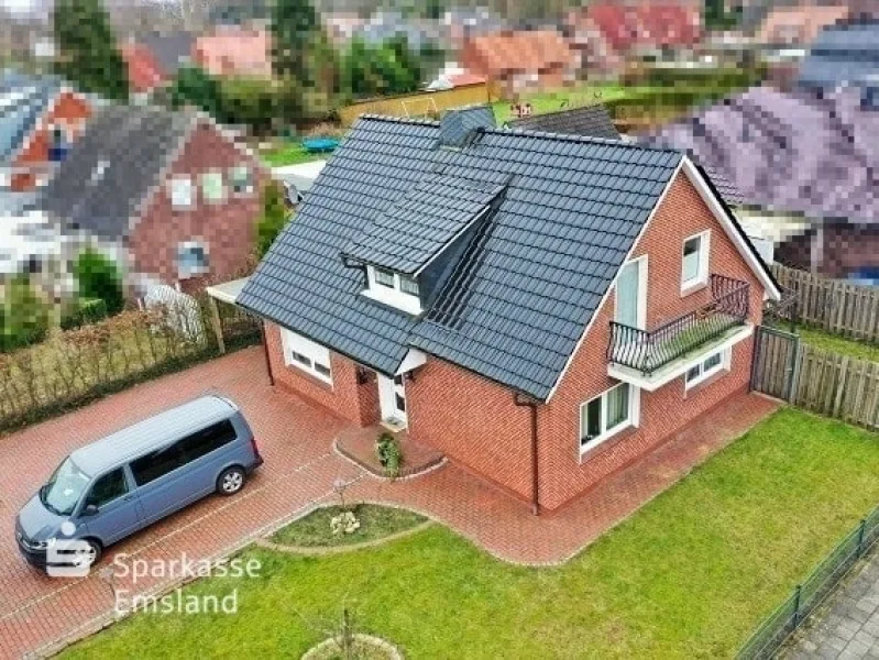Luftbild - Haus kaufen in Papenburg - Ein- oder Zweiparteienhaus – Sie haben die Wahl
