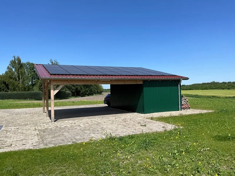 Carport mit Photovoltaikanlage