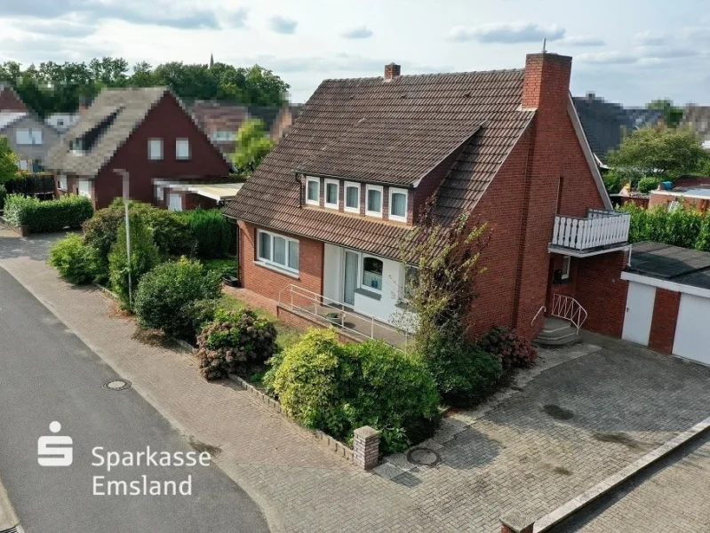 Titelbild - Haus kaufen in Emsbüren - Emsbüren - Leschede: Geräumiges Einfamilienhaus sucht neue Familie