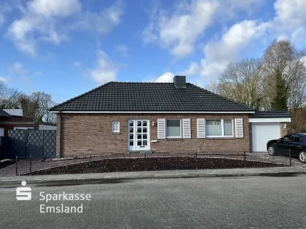 Außenansicht - Haus kaufen in Papenburg - Bungalow mit Wohlfühlgarantie