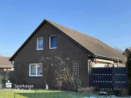 Außenansicht - Haus kaufen in Papenburg - Attraktives Zweifamilienhaus in ruhiger Lage von Papenburg - Ideale Kapitalanlage