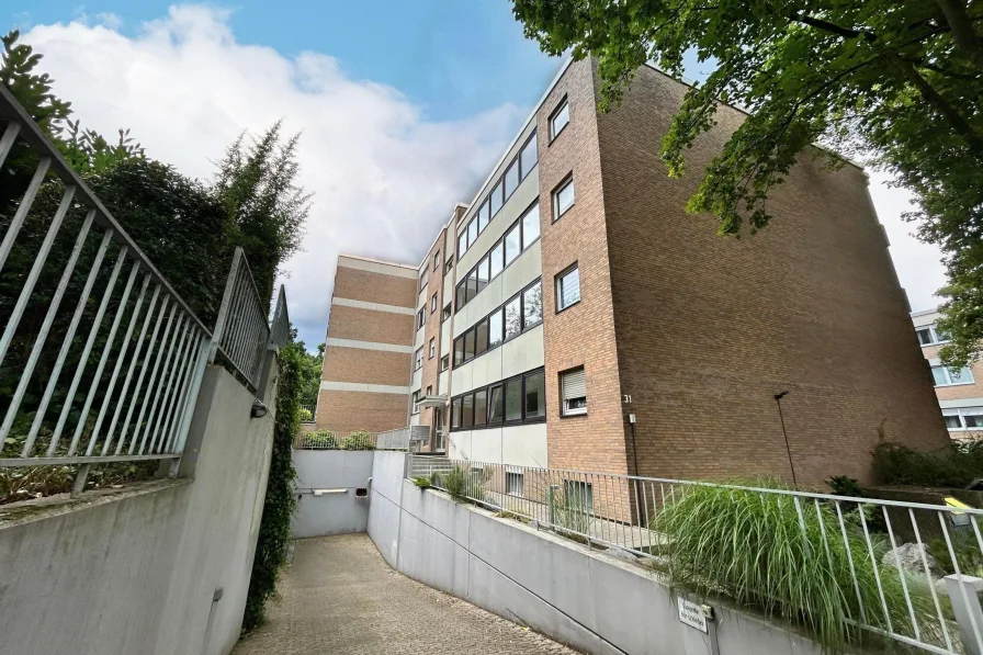 Außenansicht - Wohnung kaufen in Erkrath - Apartment mit Balkon und Tiefgaragenstellplatz. Schöne Wohnlage!