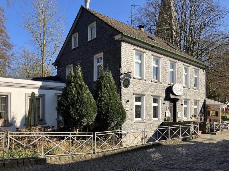 Giebelansicht - Gastgewerbe/Hotel kaufen in Haan, Gruiten - Modernisierte Gastronomie mit Betreiberwohnung