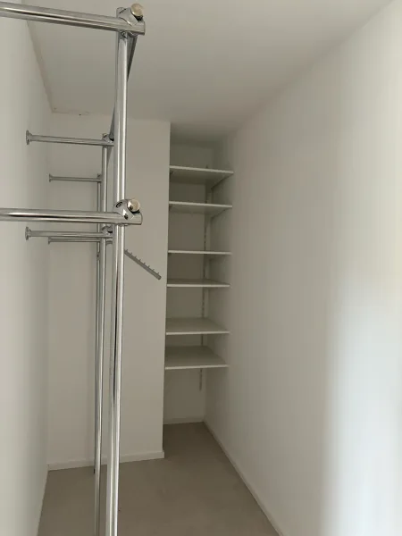 Begehbarer Kleiderschrank