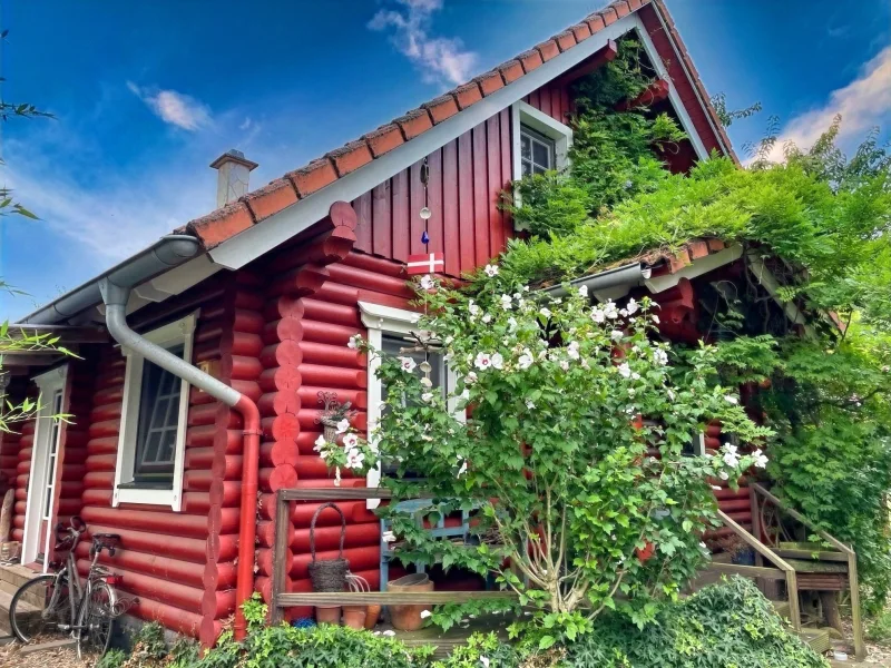 Herzlich Willkommen! - Haus kaufen in Rheinberg - Energiesparendes HONKA-Holzhaus mit Carports und Garten in Borth