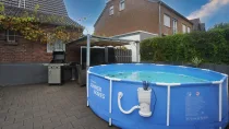 Pool und Terrasse