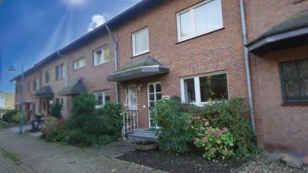 Ihr neues Zuhause - Haus kaufen in Duisburg - Ideal für Familien, die viel Platz benötigen - äußerst gepflegtes RMH mit schönem Garten in Bergheim