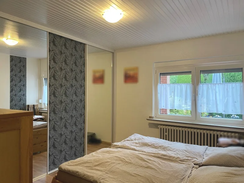 Schlafzimmer in Richtung Garten