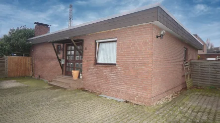 Hausansicht - Haus kaufen in Moers - Gesuchtes Wohnen im Bungalow mit zusätzlichem Appartement