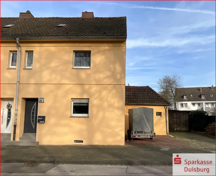 Vorderansicht - Haus kaufen in Duisburg - ** Ideal für die kleine Familie **