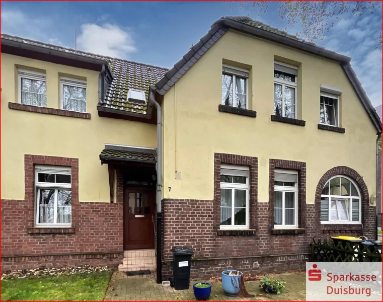 Vorderansicht - Haus kaufen in Duisburg - ** Wohnen mit Charme **