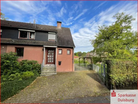 Frontansicht - Haus kaufen in Duisburg - **Wohnen in ruhiger Lage**