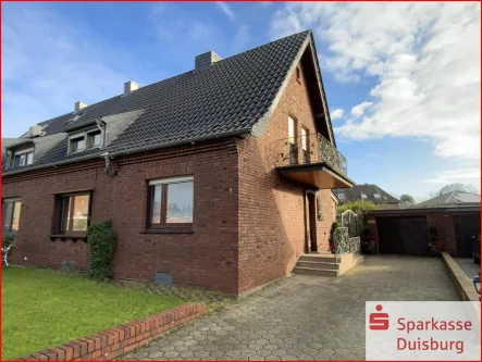 Straßenansicht  - Haus kaufen in Kamp-Lintfort - ** Ansprechende DHH mit vielen Details **