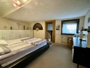 Schlafzimmer DG