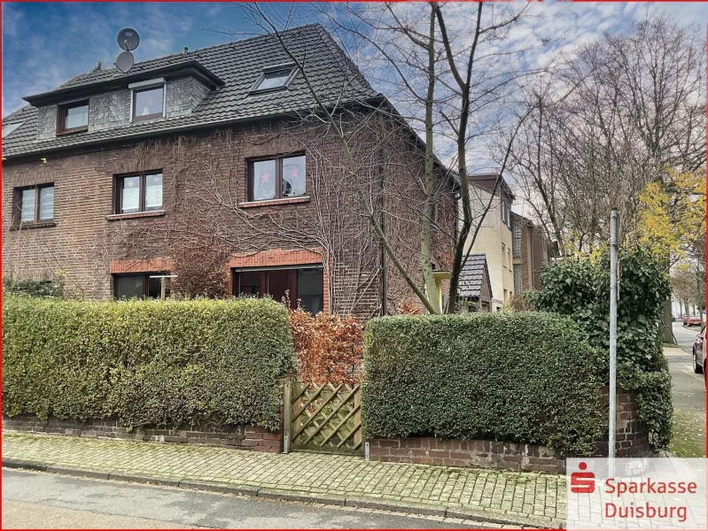 Vorderansicht - Haus kaufen in Duisburg - ** Viel Platz für die gesamte Familie **