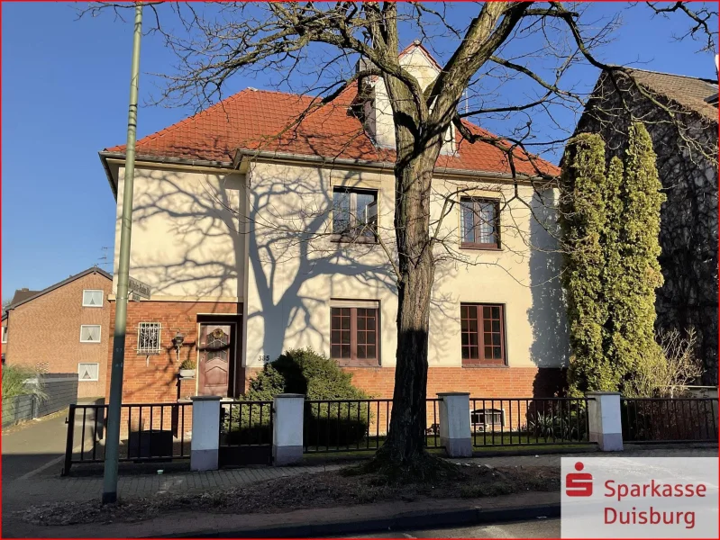 Vorderansicht - Haus kaufen in Duisburg - ** Platz für die gesamte Familie **