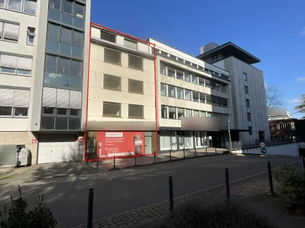 Straßenansicht - Haus kaufen in Essen - 405 m² Komplett frei: Gepflegtes Geschäftshaus mit attraktiven Nutzungsperspektiven für Wohnen /Büro