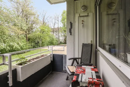 Balkon - Wohnung kaufen in Essen - Für die kleine Familie: gut geschnittene 3,5-Raumwohnung mit Loggia im Hochparterre 