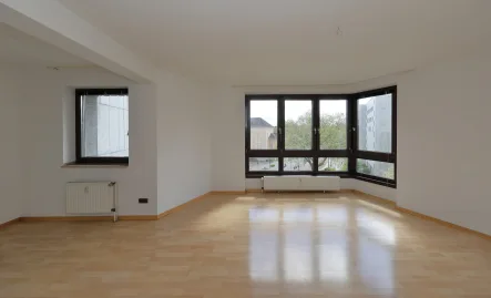 Wohn-/ Esszimmer - Wohnung kaufen in Essen - Zentral gelegene und gepflegte 2,5-Raum-Wohnung mit Aufzug am Aalto Theater