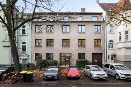 Vorderansicht - Büro/Praxis kaufen in Essen - Freiwerdendes Wohn- und Geschäftshaus mit Renovierungsbedarf im Herzen von Frohnhausen