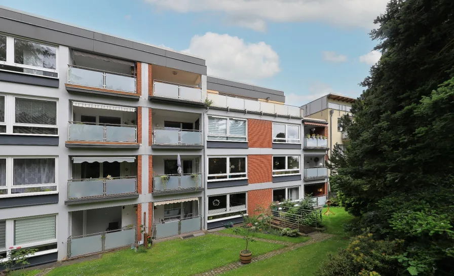 Rückansicht - Wohnung kaufen in Mülheim - Keiner wohnt über Ihnen! Geräumige 5,5-Raum-Wohnung mit Balkon + imposantem Ausblick in MH-Speldorf