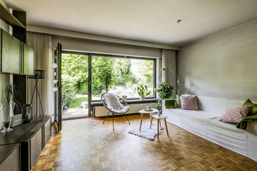 Wohnzimmer im EG - Haus kaufen in Essen - Rd. 170 m² Reihenendhaus mit Fernwärme + schönem Garten in Sackgassenlage