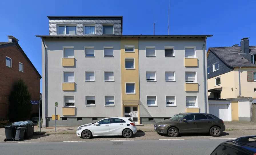 Fassadenansicht - Wohnung kaufen in Essen - Wohnen mit Weitblick nahe der Kettwiger Altstadt! Dachgeschosswohnung mit Loggia