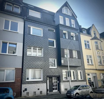 Straßenansicht - Haus kaufen in Essen - Hochinteressante Kapitalanlage! Top gepflegtes MFH mit attraktivem Wohnungsmix + Hofgebäude