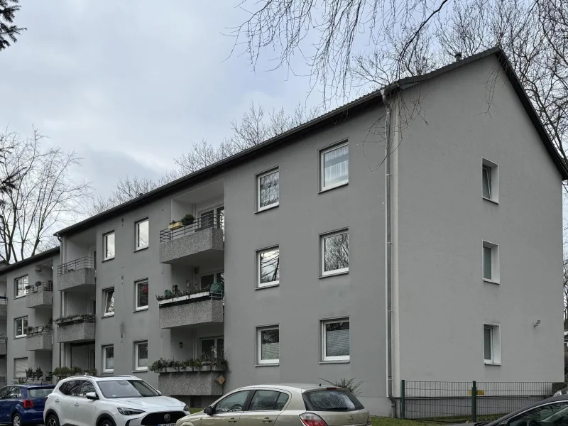 Straßenansicht - Wohnung kaufen in Essen - Attraktive, vermietete Eigentumswohnung mit Balkon in ruhiger Seitenstraße von Essen-Schönebeck