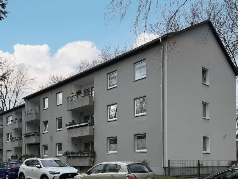 Straßenansicht - Wohnung kaufen in Essen - Attraktive, vermietete Eigentumswohnung mit Balkon in ruhiger Seitenstraße von Essen-Schönebeck