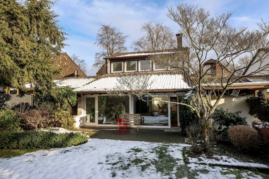 Rückansicht - Haus kaufen in Ratingen - Freistehendes 123 m² großes EFH mit wunderschönem Südwest Garten in 1a Wohnlage von Ratingen-Hösel