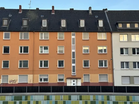 Straßenansicht - Zinshaus/Renditeobjekt kaufen in Essen - Für Immobilienprofis! Modernisierungsbedürftiges 8-Familienhaus mit 4 freien Wohnungen